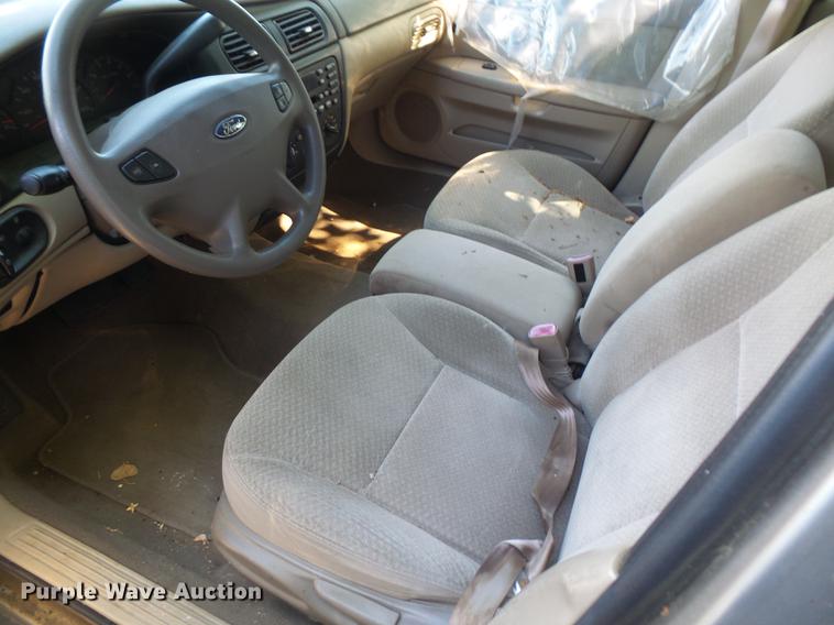 image for item DE1689 2002 Ford Taurus