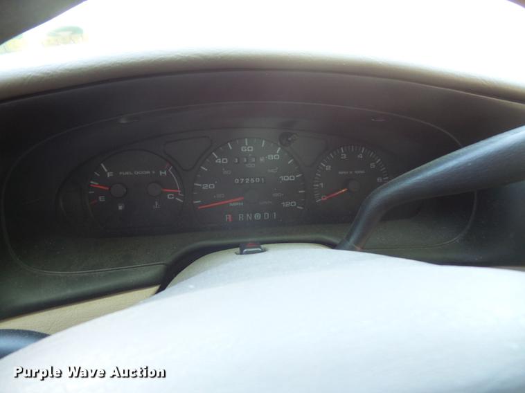 image for item DE1689 2002 Ford Taurus