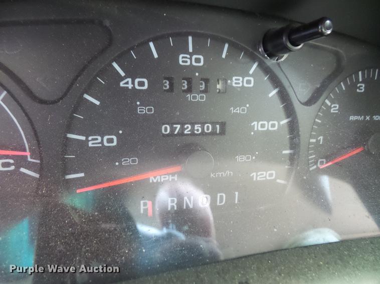 image for item DE1689 2002 Ford Taurus