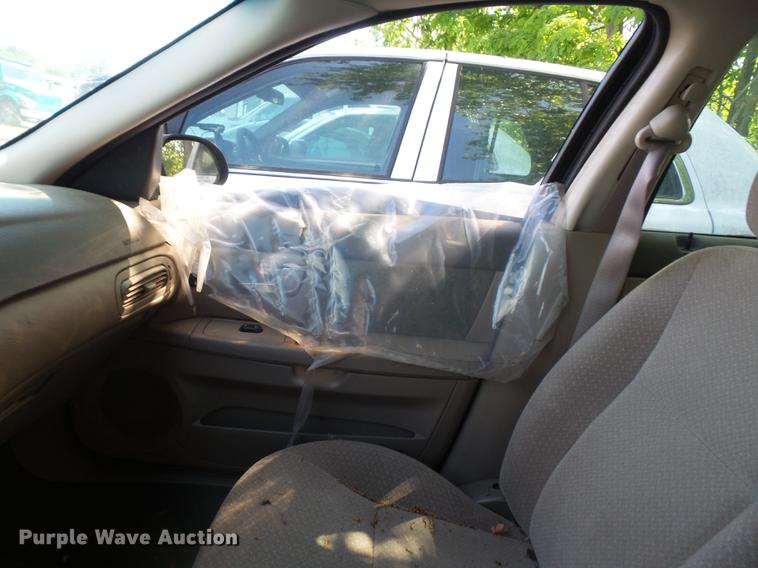 image for item DE1689 2002 Ford Taurus