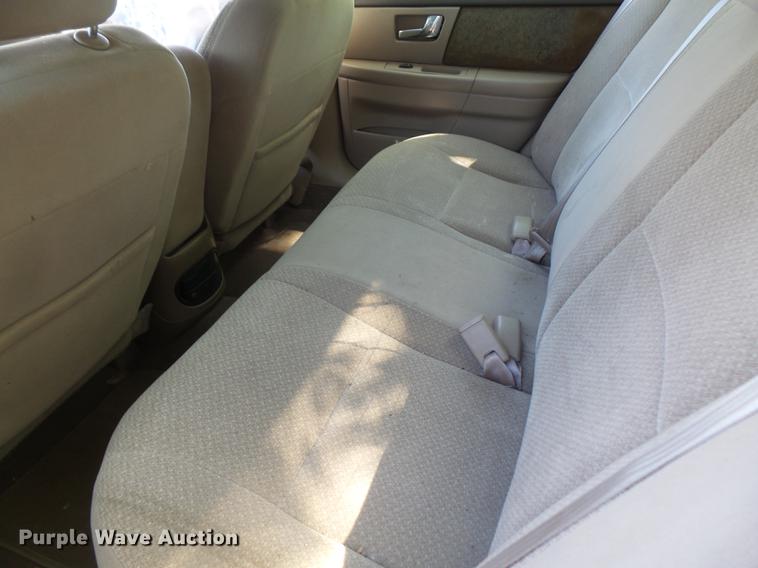 image for item DE1689 2002 Ford Taurus