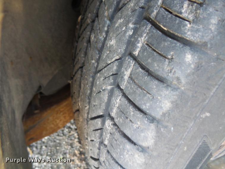 image for item DE1689 2002 Ford Taurus