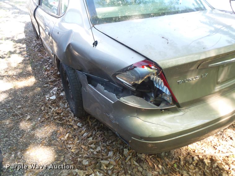 image for item DE1689 2002 Ford Taurus