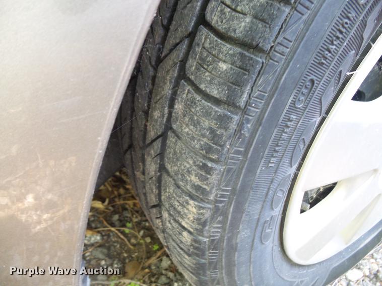 image for item DE1689 2002 Ford Taurus