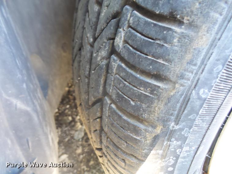 image for item DE1689 2002 Ford Taurus