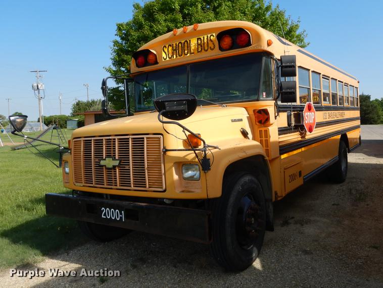 image for item DE1692 2000 Chevrolet C7H064 Blue Bird school bus