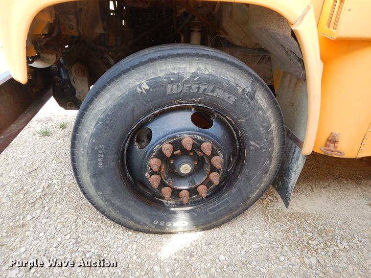 image for item DE1692 2000 Chevrolet C7H064 Blue Bird school bus