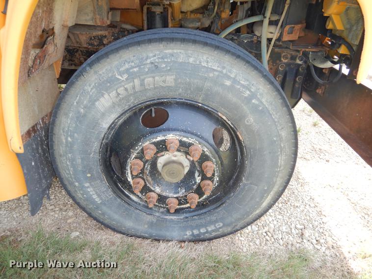 image for item DE1692 2000 Chevrolet C7H064 Blue Bird school bus