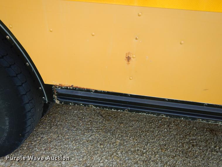 image for item DE1692 2000 Chevrolet C7H064 Blue Bird school bus