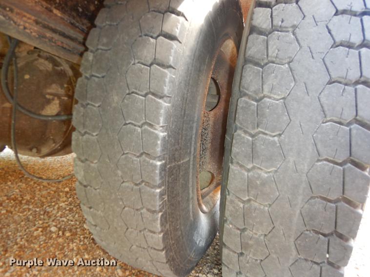 image for item DE1692 2000 Chevrolet C7H064 Blue Bird school bus