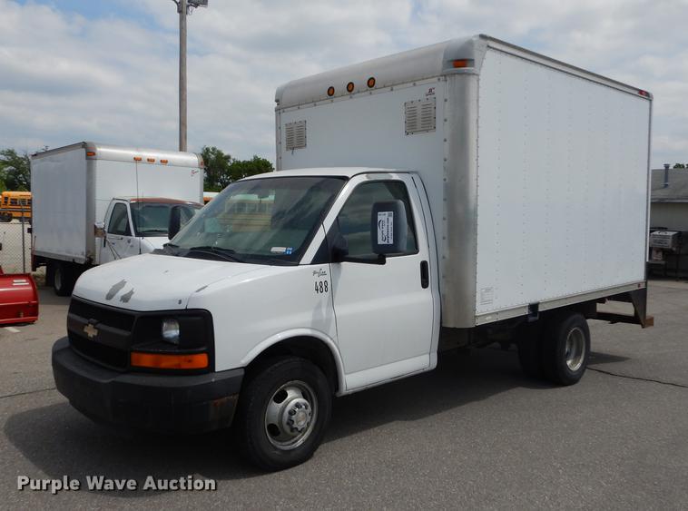 image for item DE1703 2008 Chevrolet Express 3500 Cargo box truck
