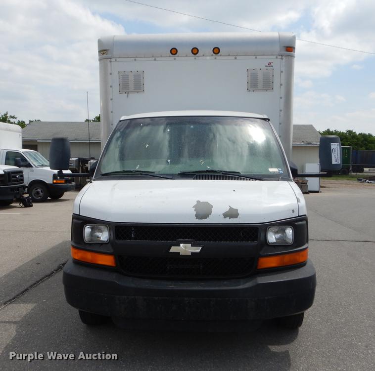 image for item DE1703 2008 Chevrolet Express 3500 Cargo box truck