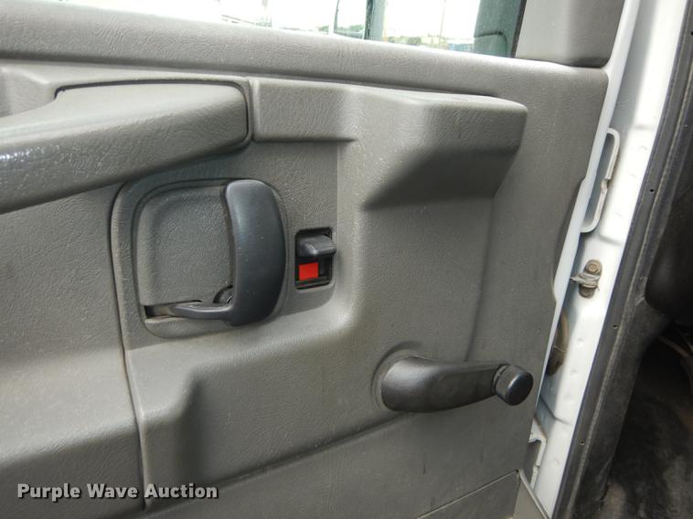 image for item DE1703 2008 Chevrolet Express 3500 Cargo box truck