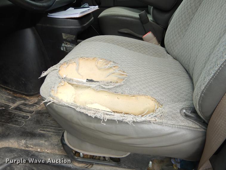 image for item DE1703 2008 Chevrolet Express 3500 Cargo box truck