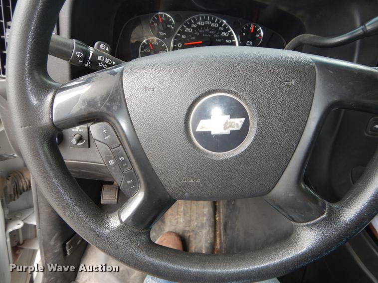 image for item DE1703 2008 Chevrolet Express 3500 Cargo box truck