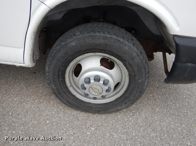 image for item DE1703 2008 Chevrolet Express 3500 Cargo box truck