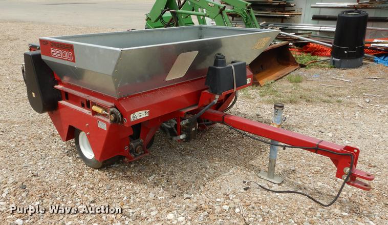 image for item DE1713 2012 Toro 2500 topdresser