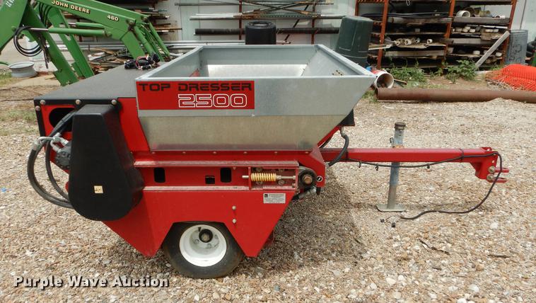 image for item DE1713 2012 Toro 2500 topdresser