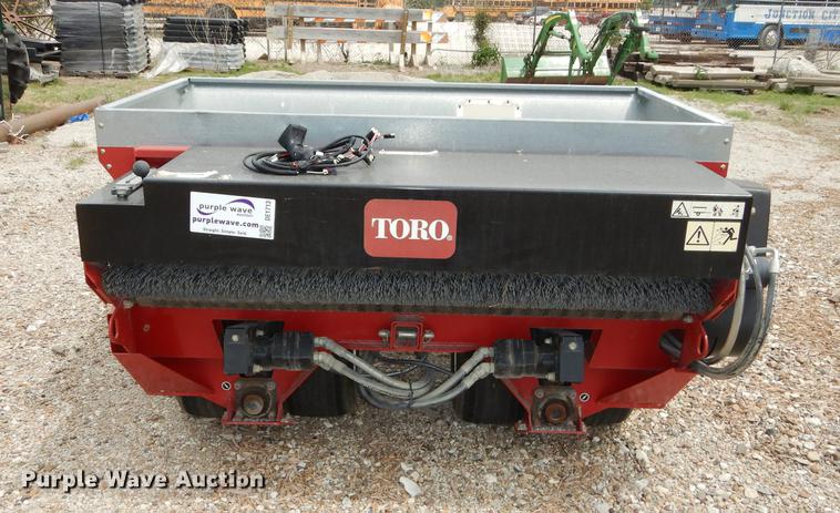 image for item DE1713 2012 Toro 2500 topdresser
