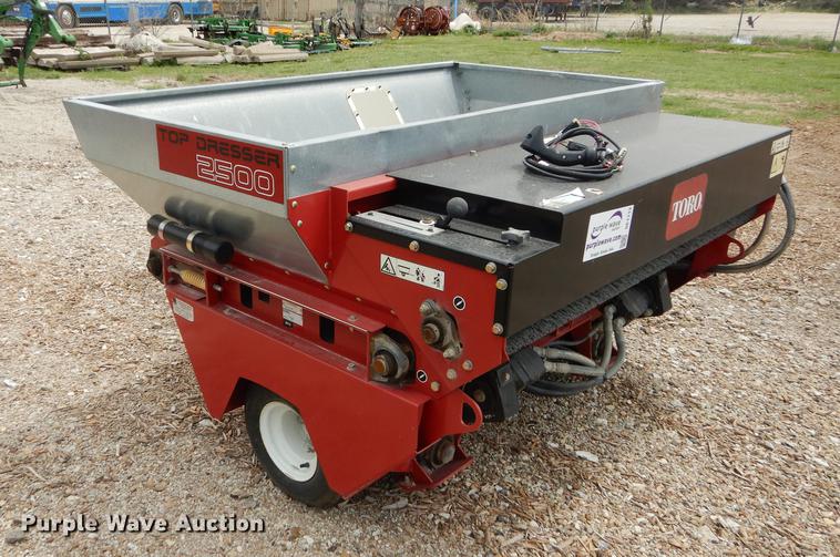 image for item DE1713 2012 Toro 2500 topdresser