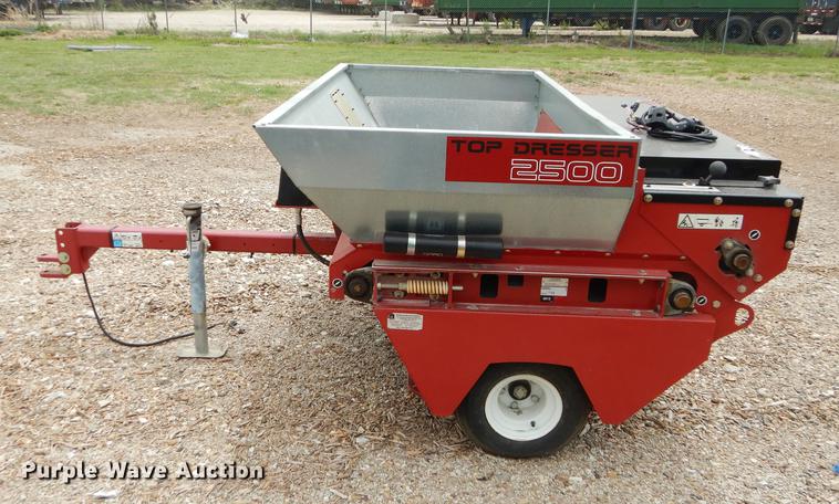 image for item DE1713 2012 Toro 2500 topdresser