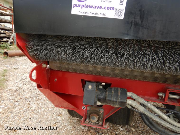 image for item DE1713 2012 Toro 2500 topdresser