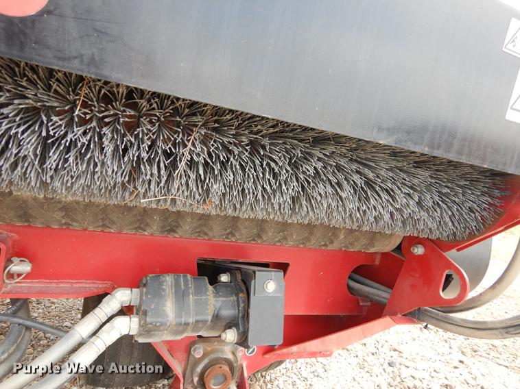 image for item DE1713 2012 Toro 2500 topdresser