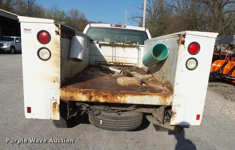 image for item DE3640 2002 Chevrolet Silverado 2500HD utility bed pickup truck