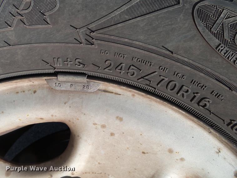 image for item DE3640 2002 Chevrolet Silverado 2500HD utility bed pickup truck