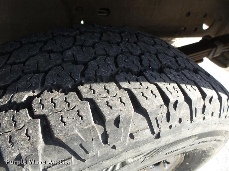 image for item DE3640 2002 Chevrolet Silverado 2500HD utility bed pickup truck