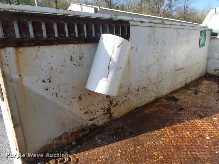 image for item DE3640 2002 Chevrolet Silverado 2500HD utility bed pickup truck