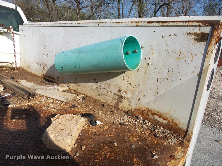 image for item DE3640 2002 Chevrolet Silverado 2500HD utility bed pickup truck