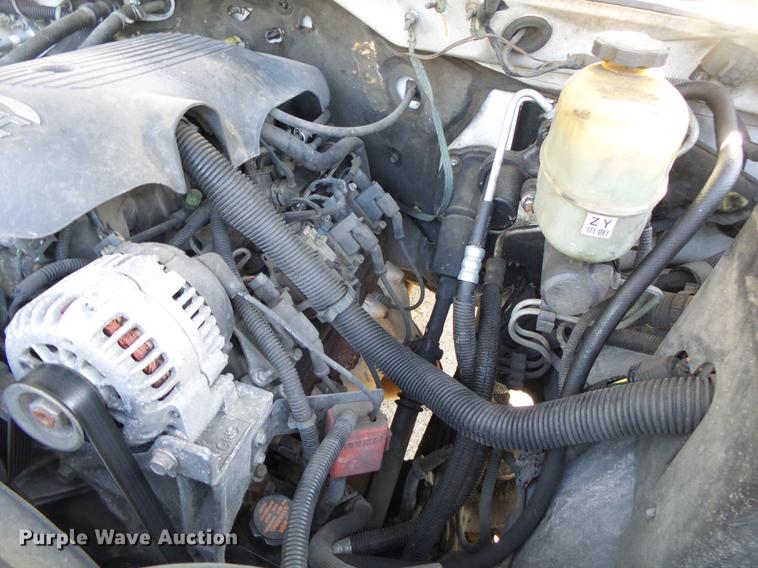 image for item DE3640 2002 Chevrolet Silverado 2500HD utility bed pickup truck