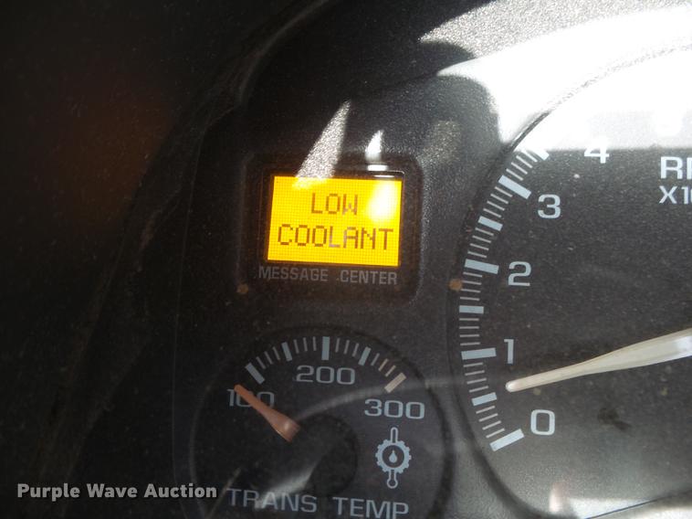 image for item DE3640 2002 Chevrolet Silverado 2500HD utility bed pickup truck