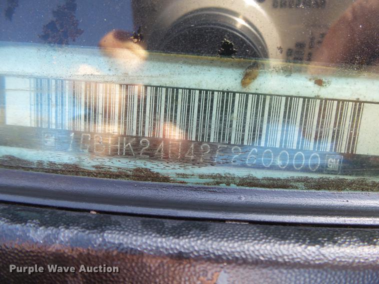 image for item DE3640 2002 Chevrolet Silverado 2500HD utility bed pickup truck