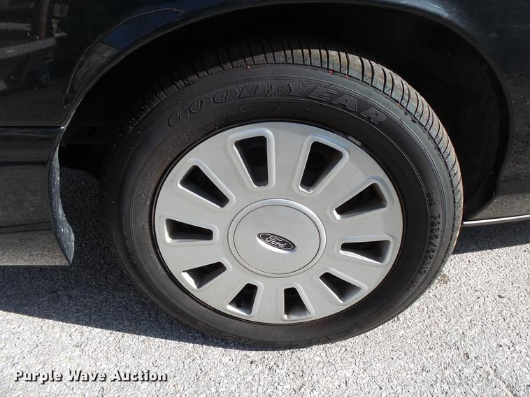 image for item DE3641 2011 Ford Crown Victoria Police Interceptor