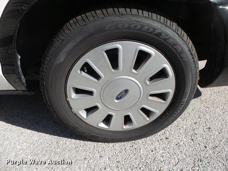 image for item DE3641 2011 Ford Crown Victoria Police Interceptor