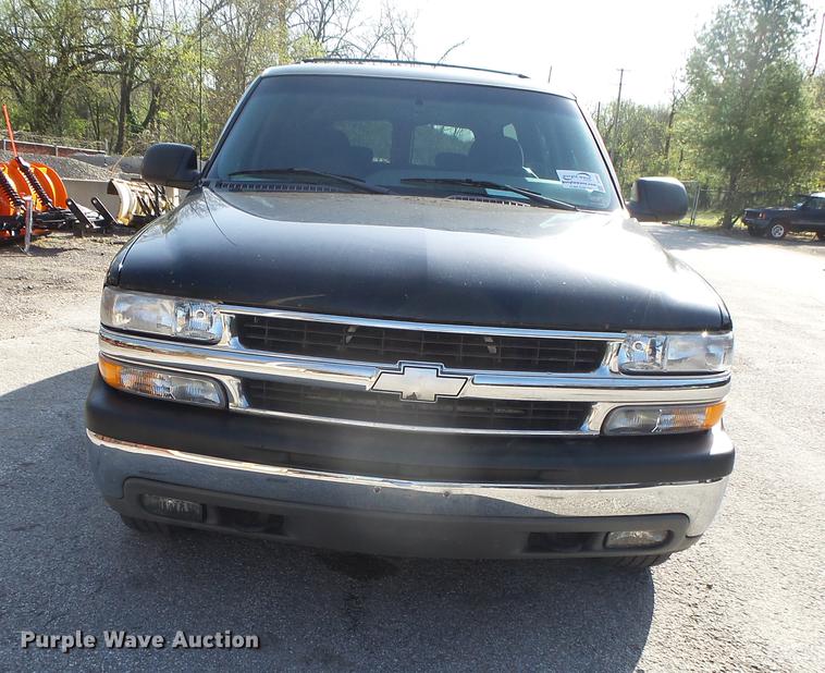 image for item DE3642 2002 Chevrolet Suburban 1500 SUV