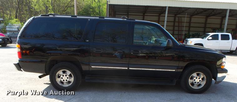 image for item DE3642 2002 Chevrolet Suburban 1500 SUV