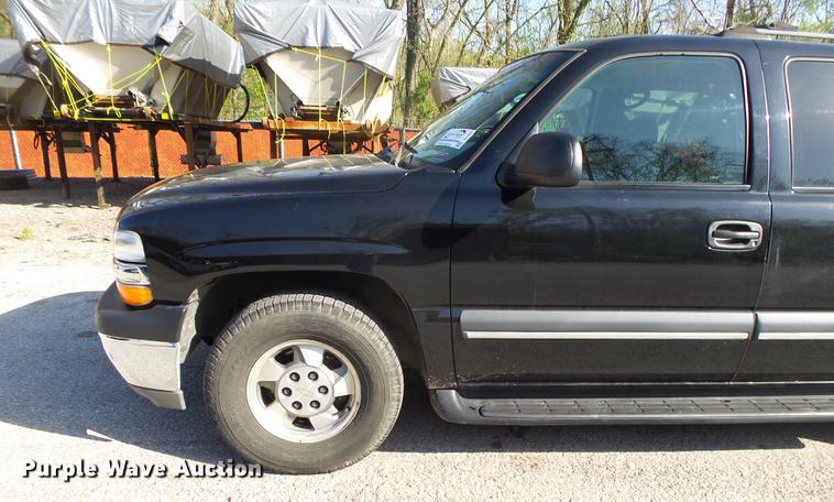 image for item DE3642 2002 Chevrolet Suburban 1500 SUV