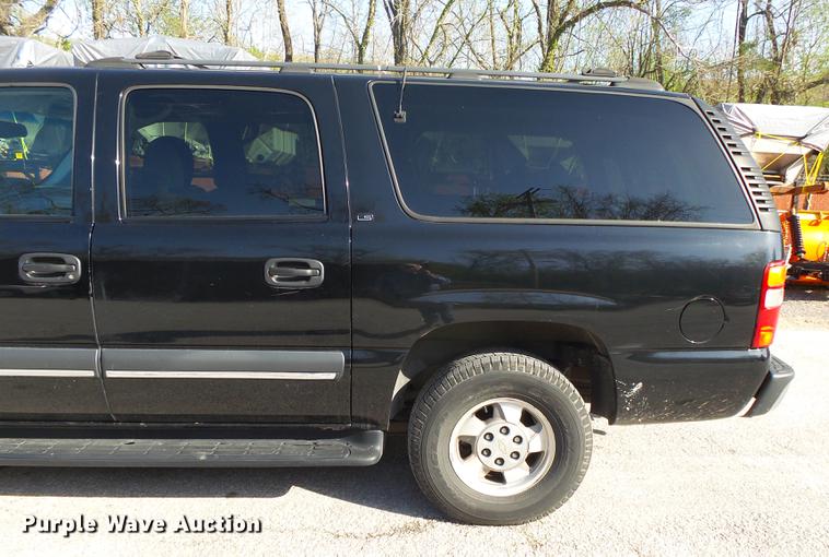 image for item DE3642 2002 Chevrolet Suburban 1500 SUV