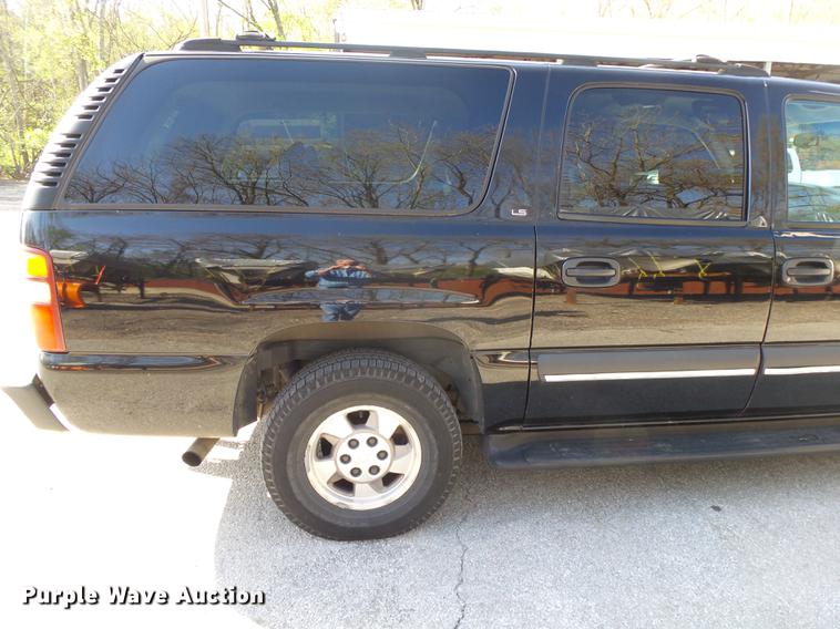 image for item DE3642 2002 Chevrolet Suburban 1500 SUV