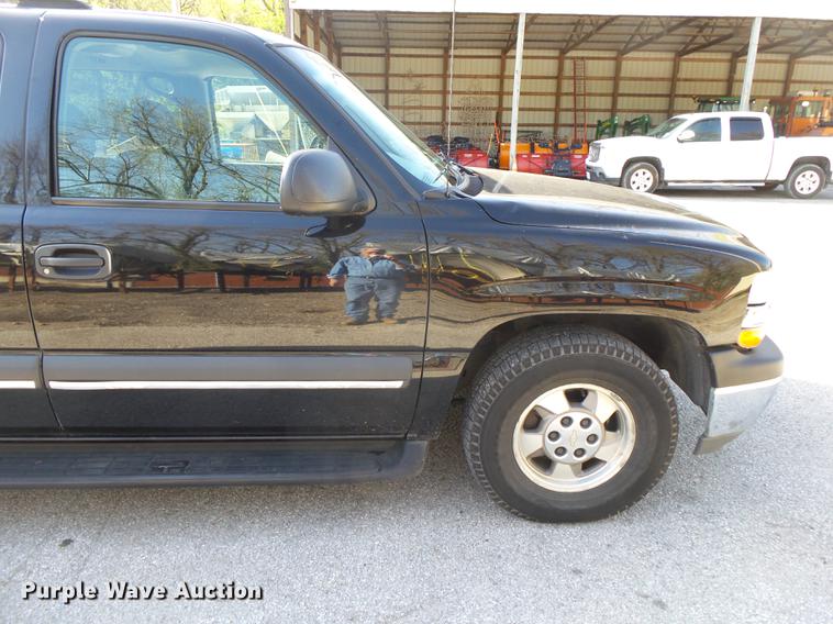 image for item DE3642 2002 Chevrolet Suburban 1500 SUV