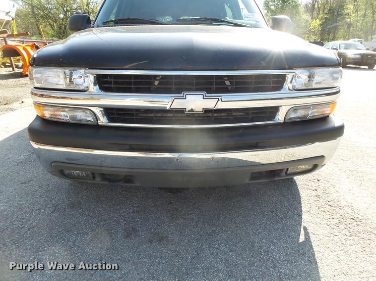 image for item DE3642 2002 Chevrolet Suburban 1500 SUV