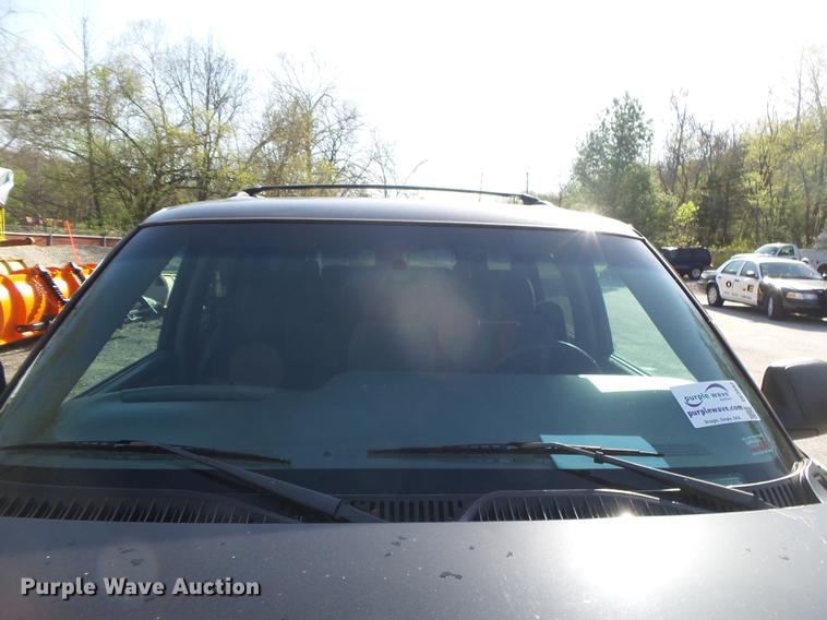 image for item DE3642 2002 Chevrolet Suburban 1500 SUV