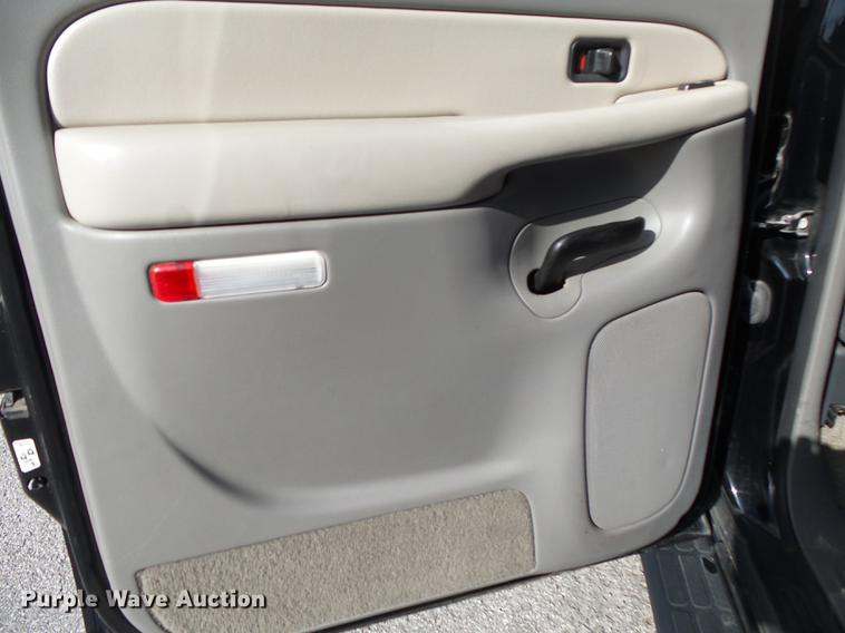 image for item DE3642 2002 Chevrolet Suburban 1500 SUV