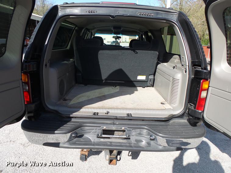 image for item DE3642 2002 Chevrolet Suburban 1500 SUV