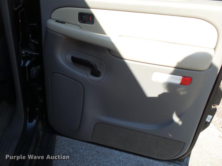 image for item DE3642 2002 Chevrolet Suburban 1500 SUV