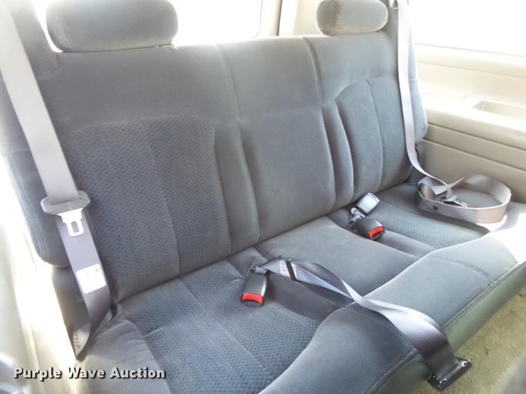 image for item DE3642 2002 Chevrolet Suburban 1500 SUV