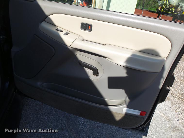 image for item DE3642 2002 Chevrolet Suburban 1500 SUV